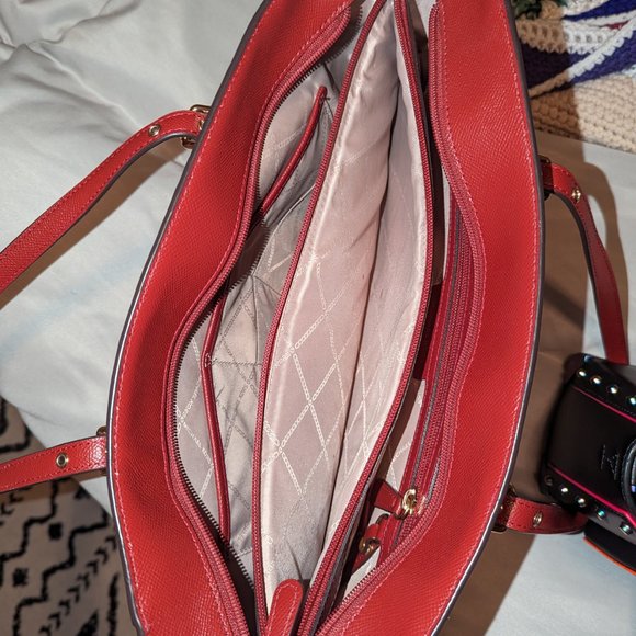 Michael Kors Voyager Handbag - Picture 11 of 14